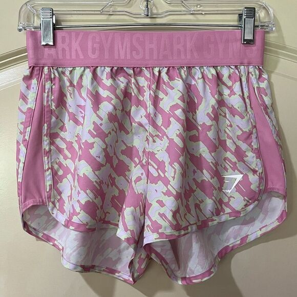 Gymshark Pants - GYMSHARK Training Loose Fit Short Pink Camo Women’s Size XS